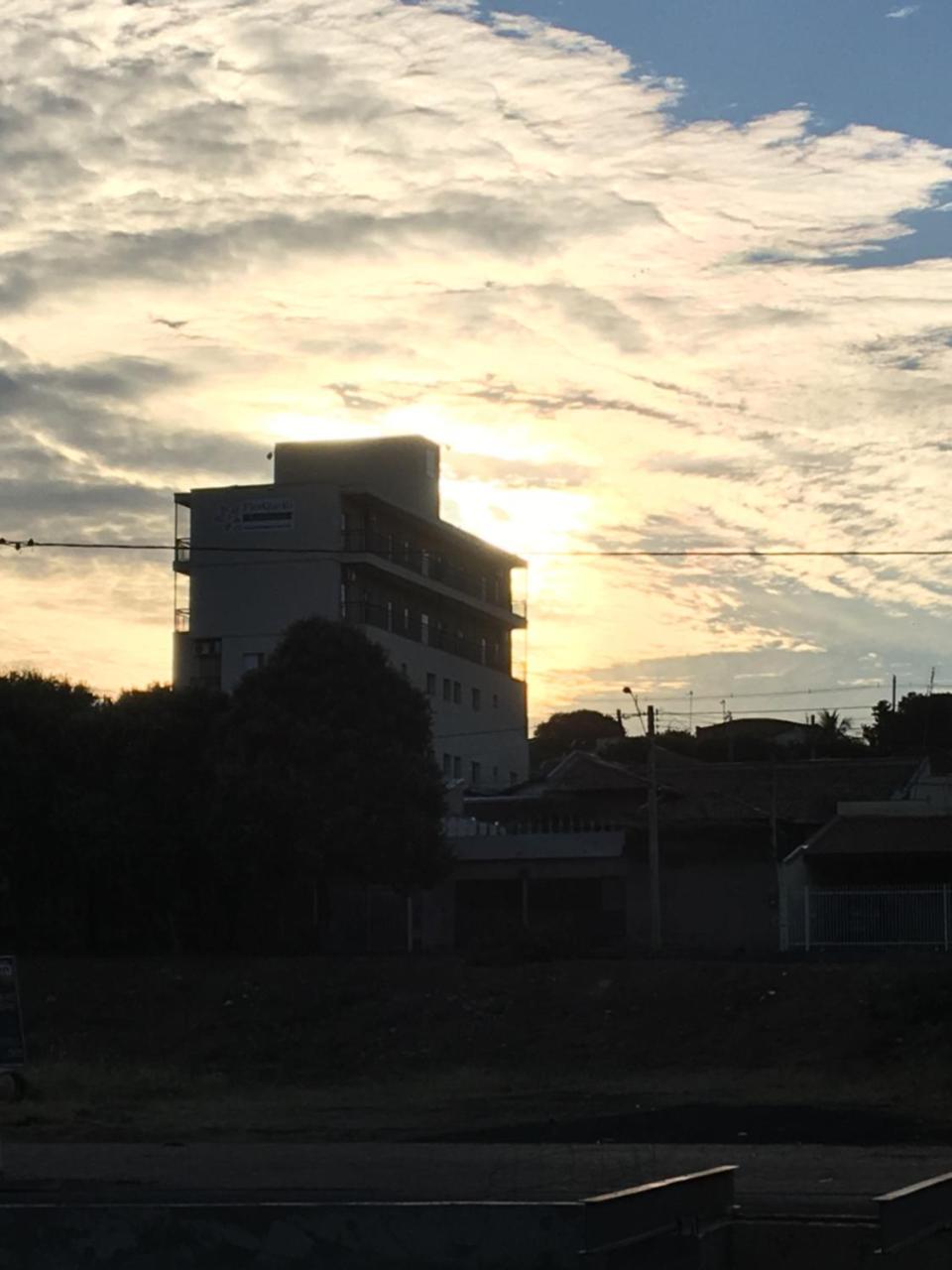 Flor Que Ri - Flats Mobiliados Na Melhor Localizacao Olimpia Exterior photo